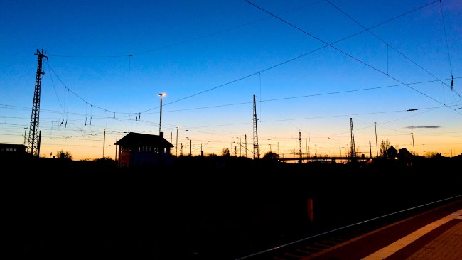 Detektive beobachten am Bahnhof in Nordhausen.