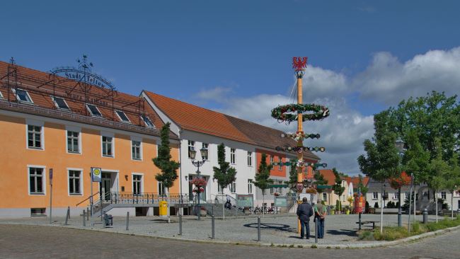 Detektive beobachten am Einsatzort Teltow.